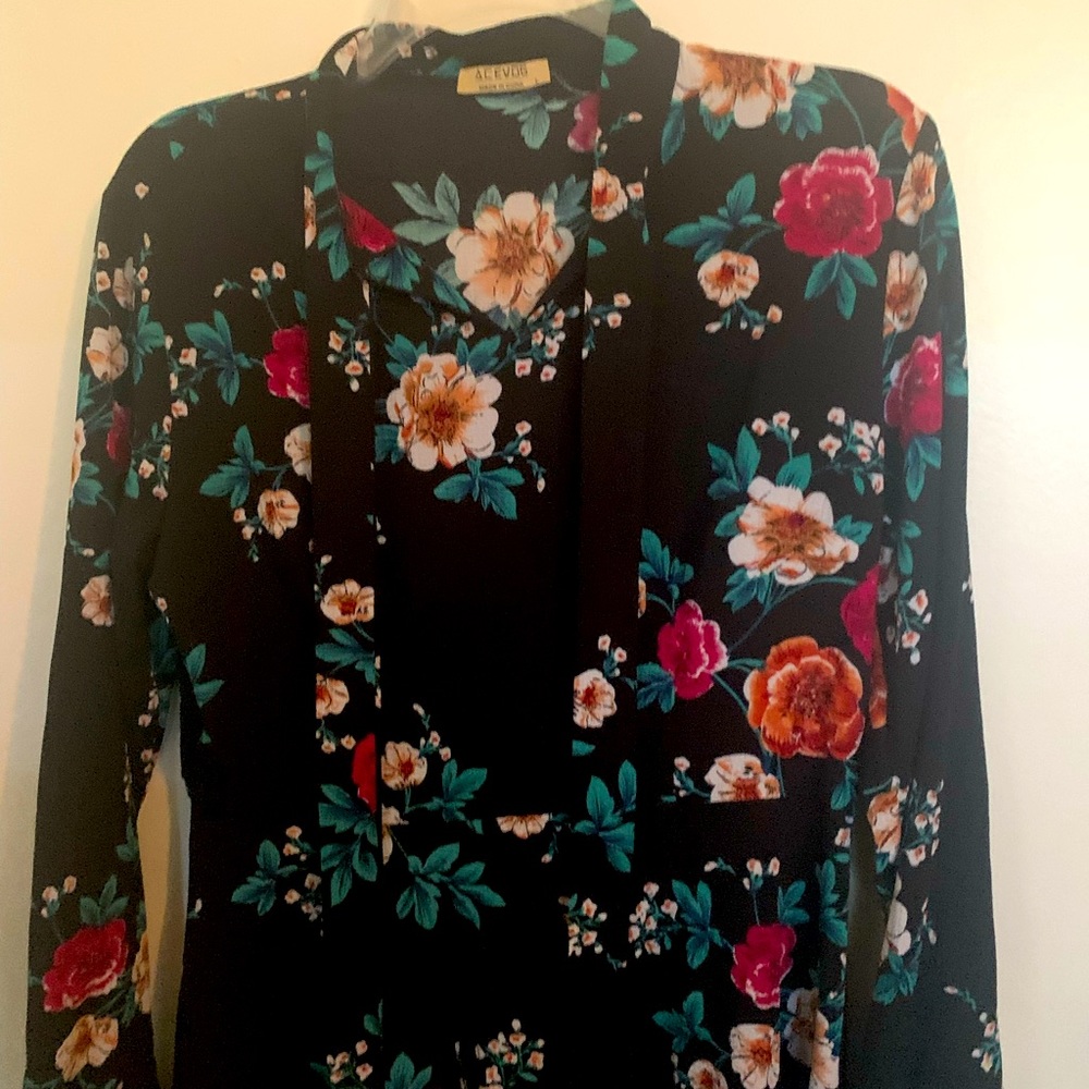Beautiful, floral Acevog dress